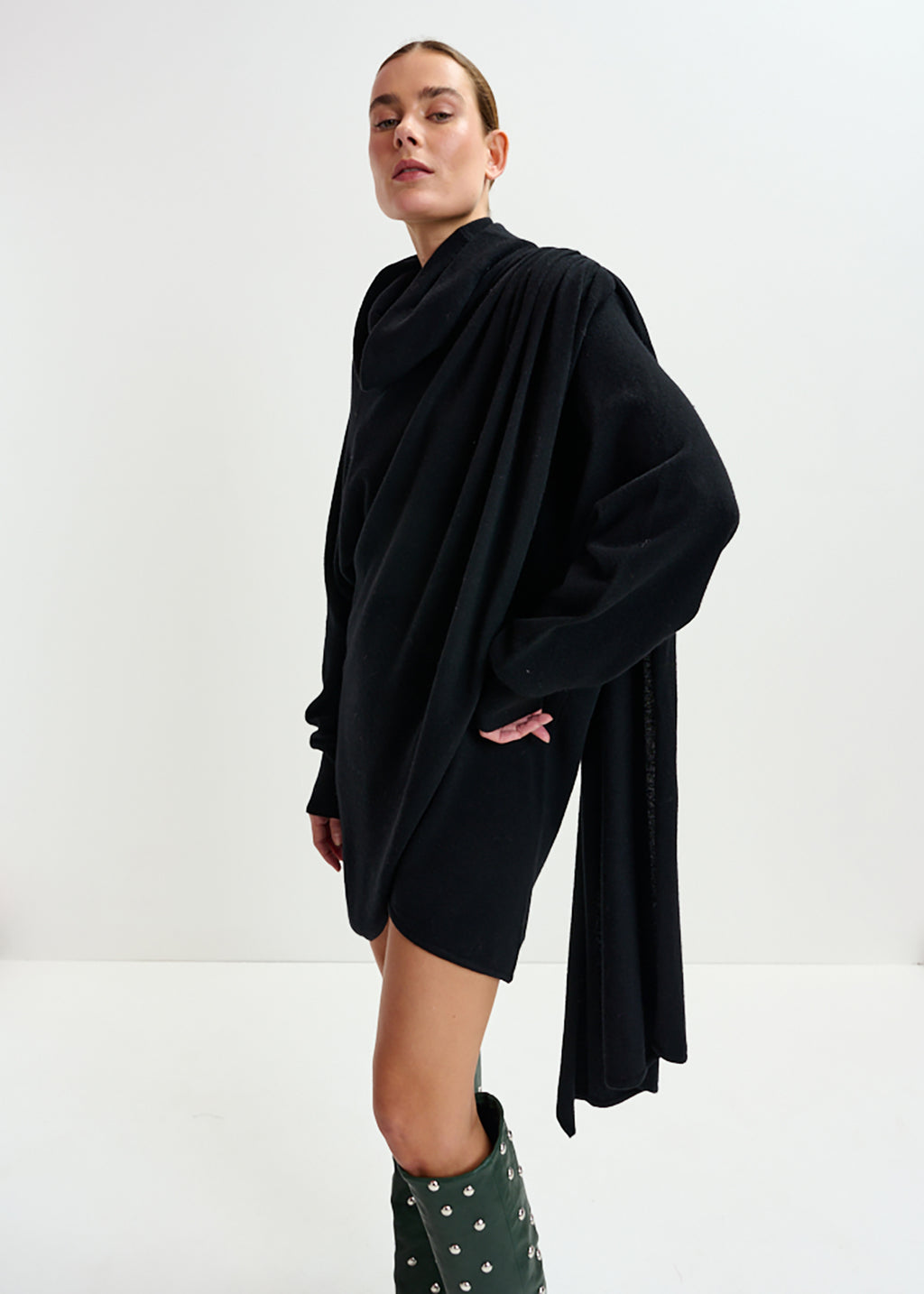 Illow knitted dress with scarf