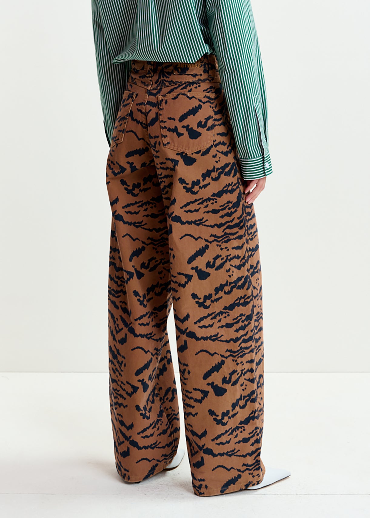 Impeccable printed jeans