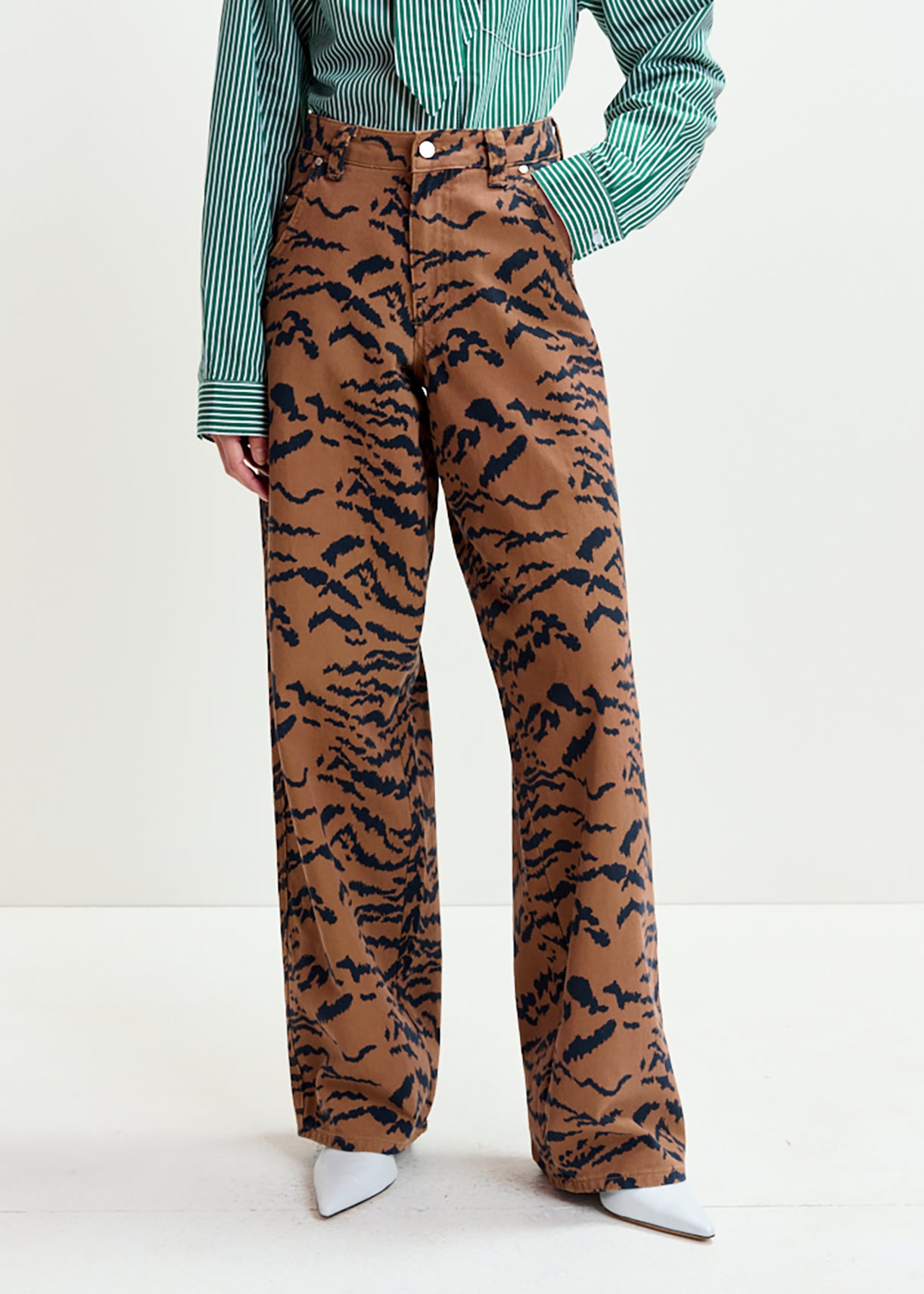 Impeccable printed jeans